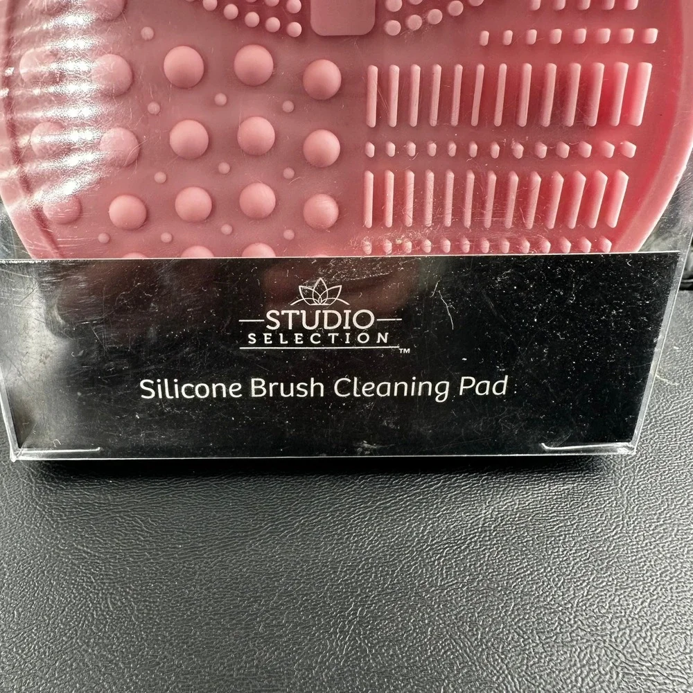 Studio Selection Silicone Brush‎ Cleaning Pad OS Pink Textured Makeup Scrubber
